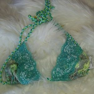 BEACH BUNNY Sugar Magnolia  lace Bikini top